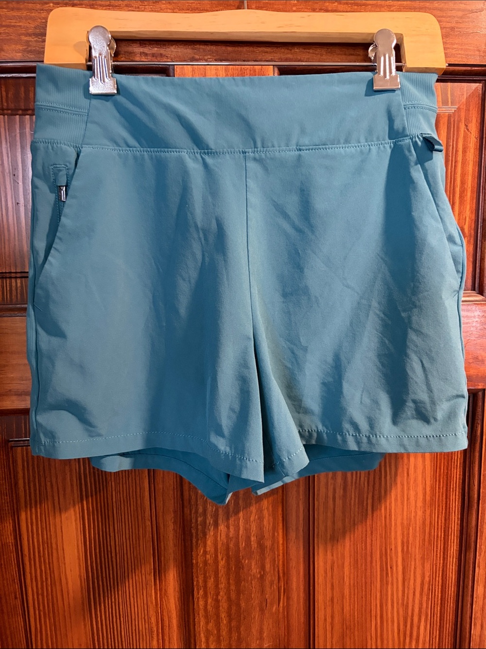 Athleta Brooklyn Athletic Shorts size 6